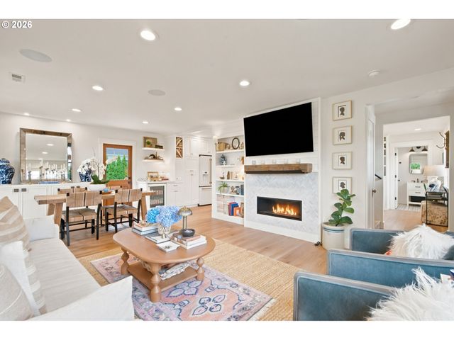 214 NORTHSHORE Rd, Lake Oswego, OR 97034