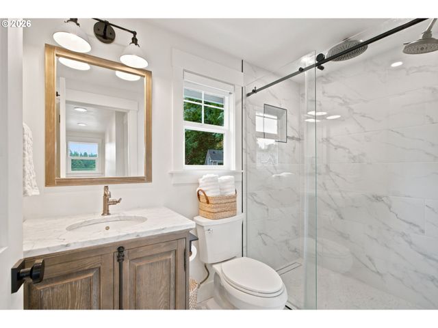 214 NORTHSHORE Rd, Lake Oswego, OR 97034