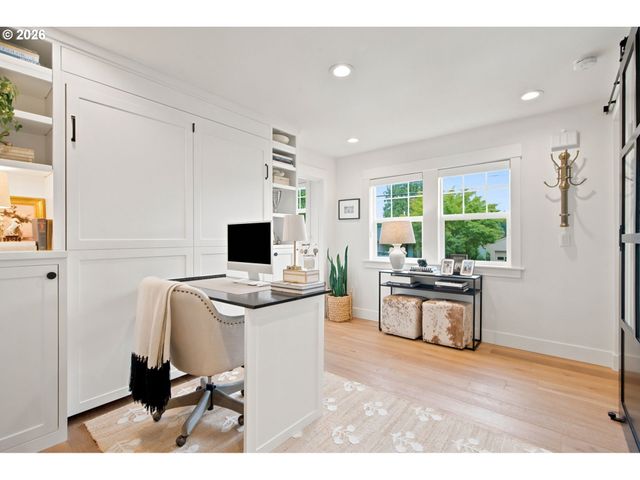 214 NORTHSHORE Rd, Lake Oswego, OR 97034