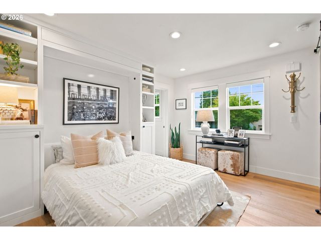 214 NORTHSHORE Rd, Lake Oswego, OR 97034