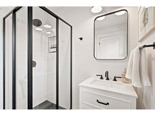 214 NORTHSHORE Rd, Lake Oswego, OR 97034