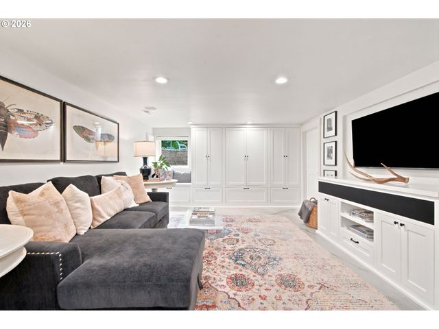 214 NORTHSHORE Rd, Lake Oswego, OR 97034