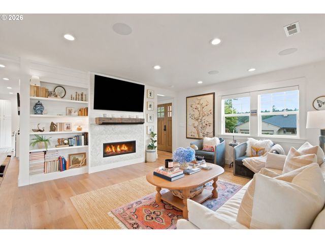 214 NORTHSHORE Rd, Lake Oswego, OR 97034