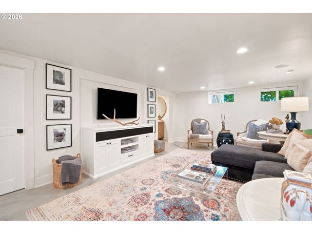 214 NORTHSHORE Rd, Lake Oswego, OR 97034