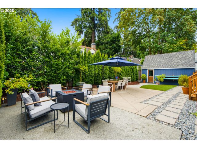 214 NORTHSHORE Rd, Lake Oswego, OR 97034