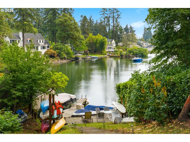 214 NORTHSHORE Rd, Lake Oswego, OR 97034