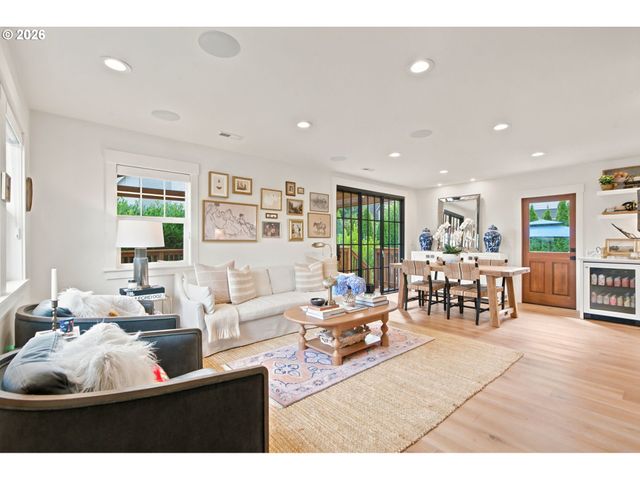 214 NORTHSHORE Rd, Lake Oswego, OR 97034