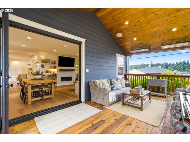 214 NORTHSHORE Rd, Lake Oswego, OR 97034
