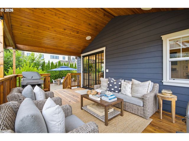214 NORTHSHORE Rd, Lake Oswego, OR 97034