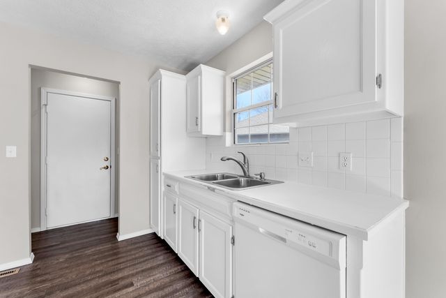 2600 N Wildberry Court, Springfield, MO 65802