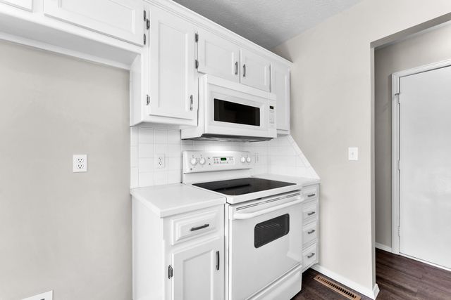 2600 N Wildberry Court, Springfield, MO 65802