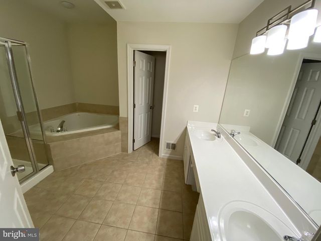 13822 CUSTIS SQ, Woodbridge, VA 22191