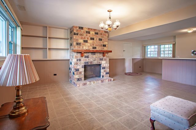 1379 Cumberland Circle W, Elk Grove Village, IL 60007