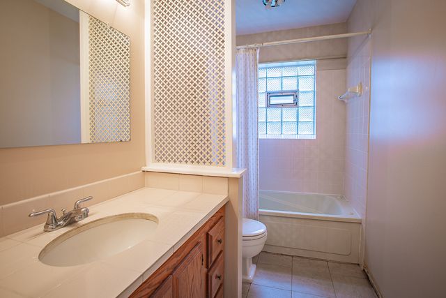 1379 Cumberland Circle W, Elk Grove Village, IL 60007