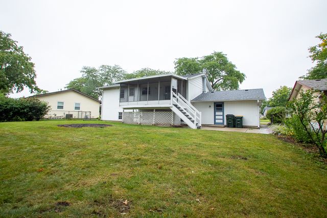 1379 Cumberland Circle W, Elk Grove Village, IL 60007
