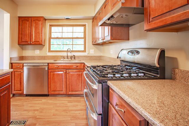 1379 Cumberland Circle W, Elk Grove Village, IL 60007