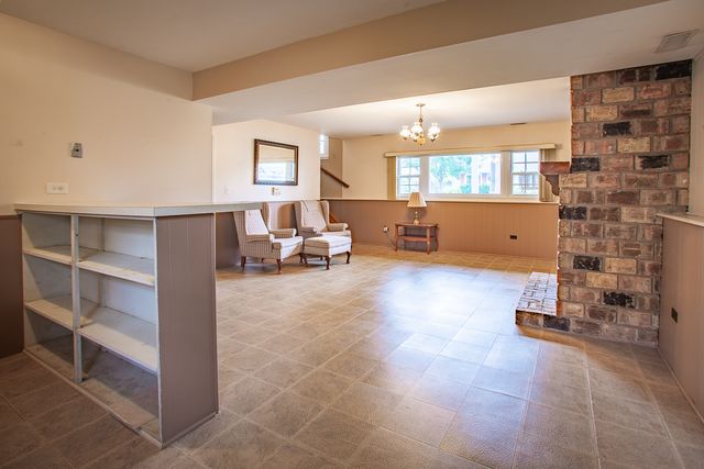 1379 Cumberland Circle W, Elk Grove Village, IL 60007