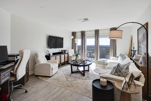 655 S Riverside Dr Apt 708A, Memphis, TN 38103