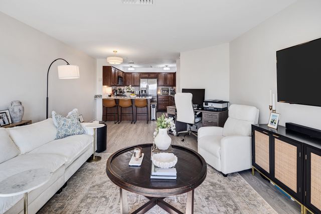 655 S Riverside Dr Apt 708A, Memphis, TN 38103