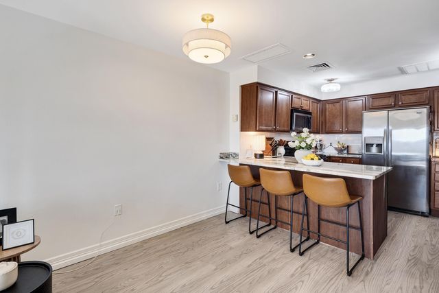 655 S Riverside Dr Apt 708A, Memphis, TN 38103