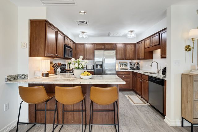 655 S Riverside Dr Apt 708A, Memphis, TN 38103