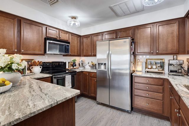 655 S Riverside Dr Apt 708A, Memphis, TN 38103