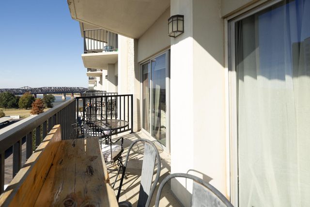 655 S Riverside Dr Apt 708A, Memphis, TN 38103