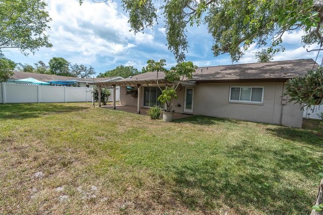 13176 DORCHESTER DRIVE, Seminole, FL 33776