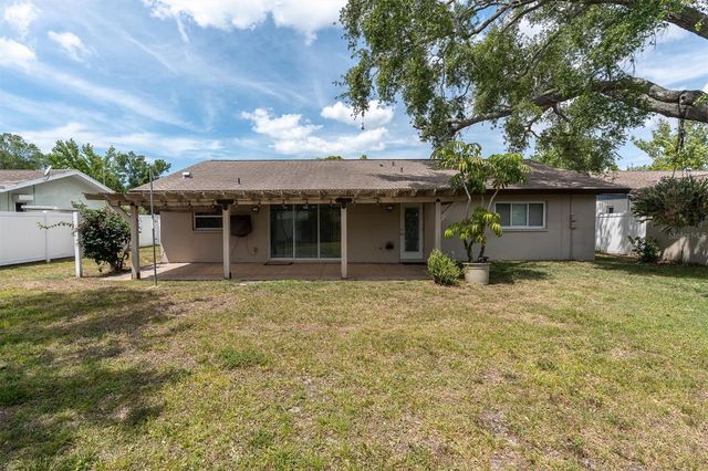 13176 DORCHESTER DRIVE, Seminole, FL 33776