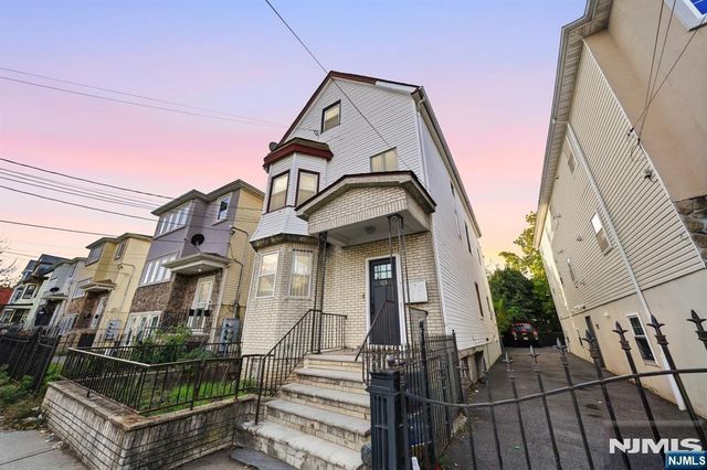 125 9th Street, Newark, NJ 07107