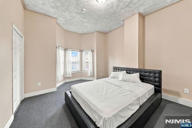 125 9th Street, Newark, NJ 07107