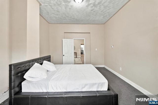 125 9th Street, Newark, NJ 07107