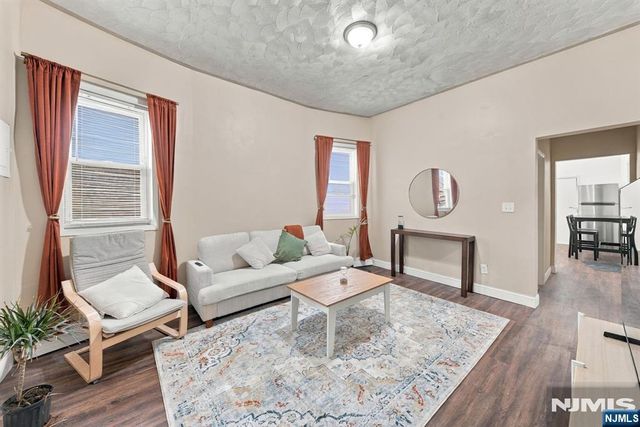 125 9th Street, Newark, NJ 07107