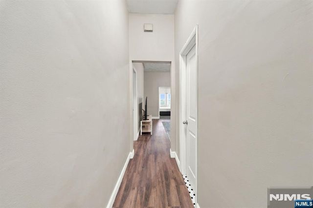 125 9th Street, Newark, NJ 07107