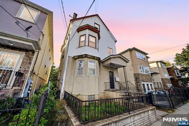 125 9th Street, Newark, NJ 07107