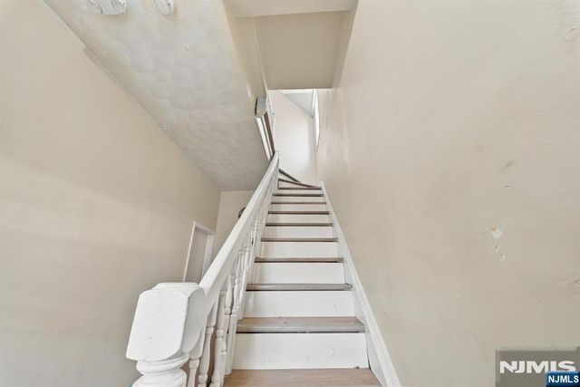 125 9th Street, Newark, NJ 07107