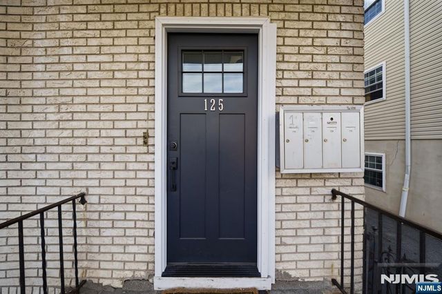 125 9th Street, Newark, NJ 07107