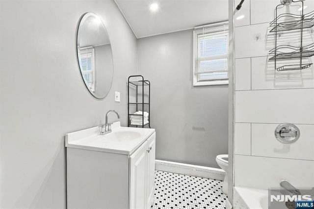125 9th Street, Newark, NJ 07107