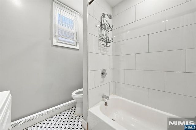 125 9th Street, Newark, NJ 07107