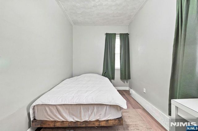 125 9th Street, Newark, NJ 07107