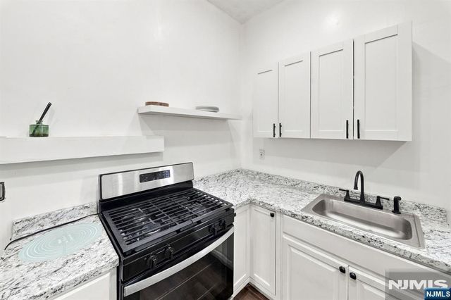 125 9th Street, Newark, NJ 07107