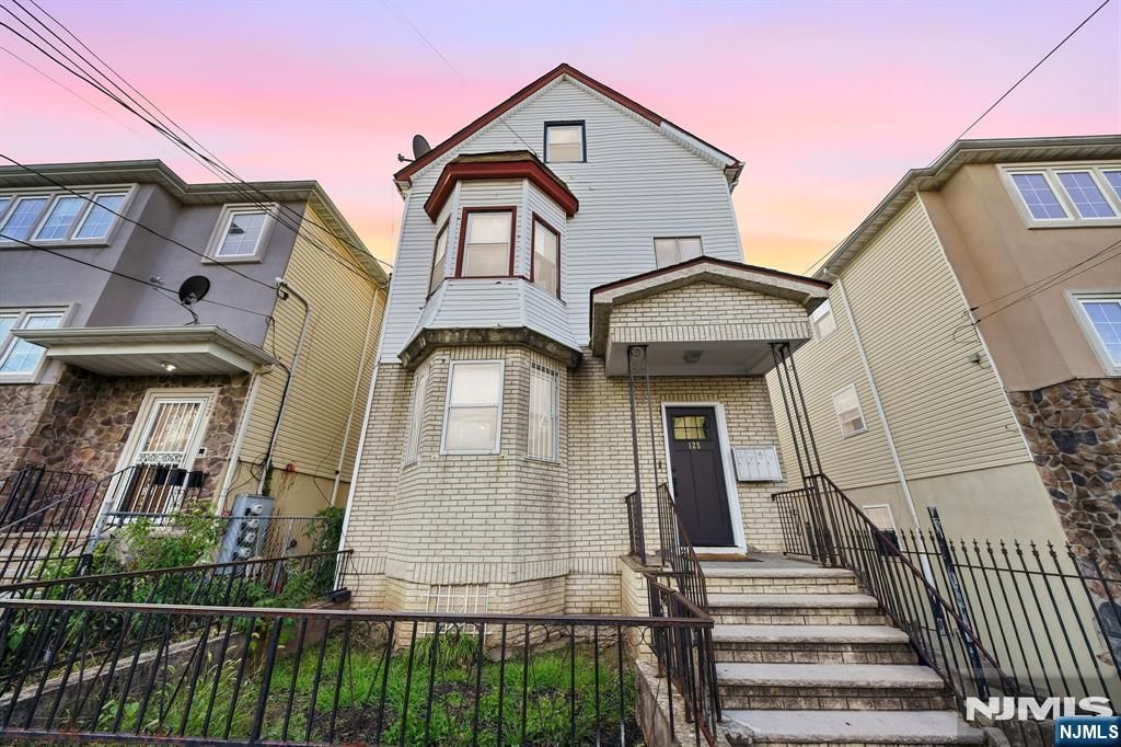 125 9th Street, Newark, NJ 07107