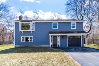 25 Longmeadow Rd, Medfield, MA 02052