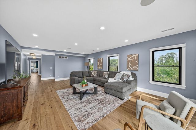 320 S Notre Dame Avenue, South Bend, IN 46617