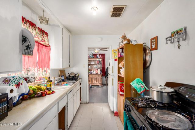 6445 S 6TH Avenue, Phoenix, AZ 85041