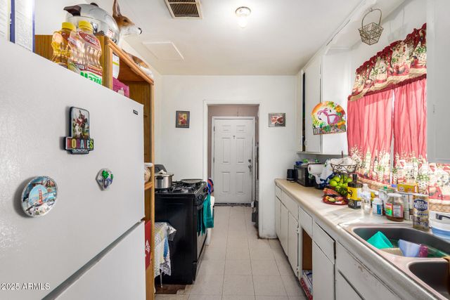 6445 S 6TH Avenue, Phoenix, AZ 85041