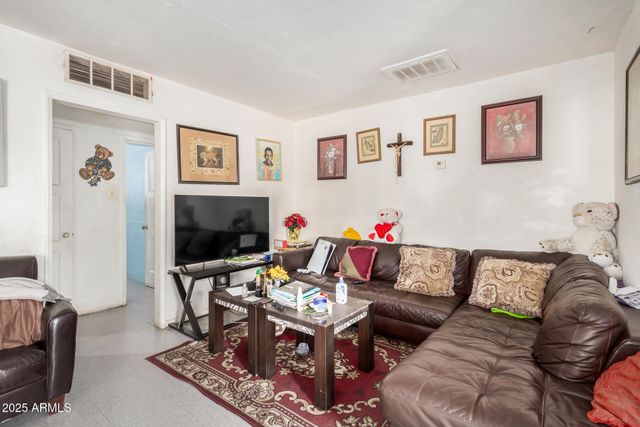 6445 S 6TH Avenue, Phoenix, AZ 85041