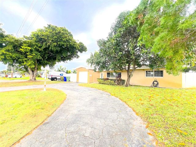 1131 NW 85th Way 0, Pembroke Pines, FL 33024