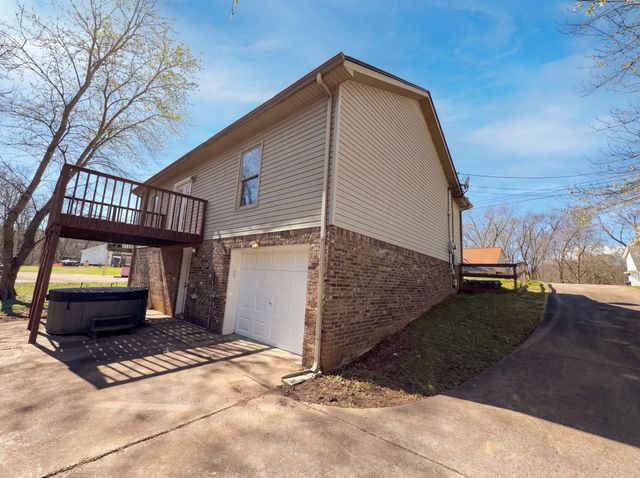 761 Cloud Dr, Clarksville, TN 37043