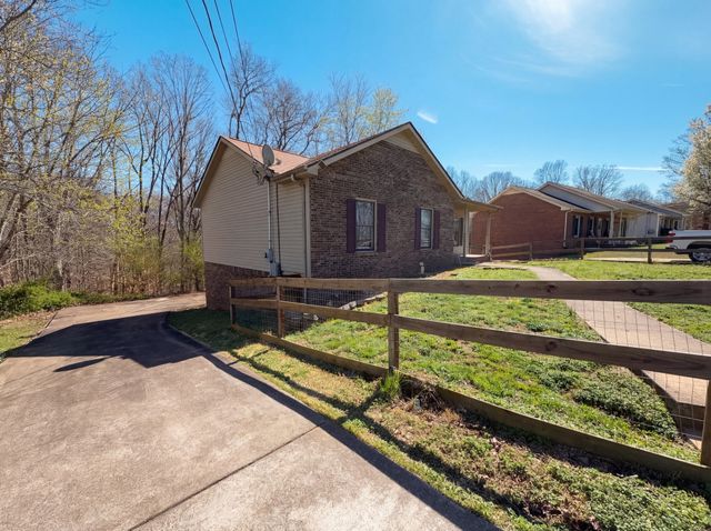 761 Cloud Dr, Clarksville, TN 37043